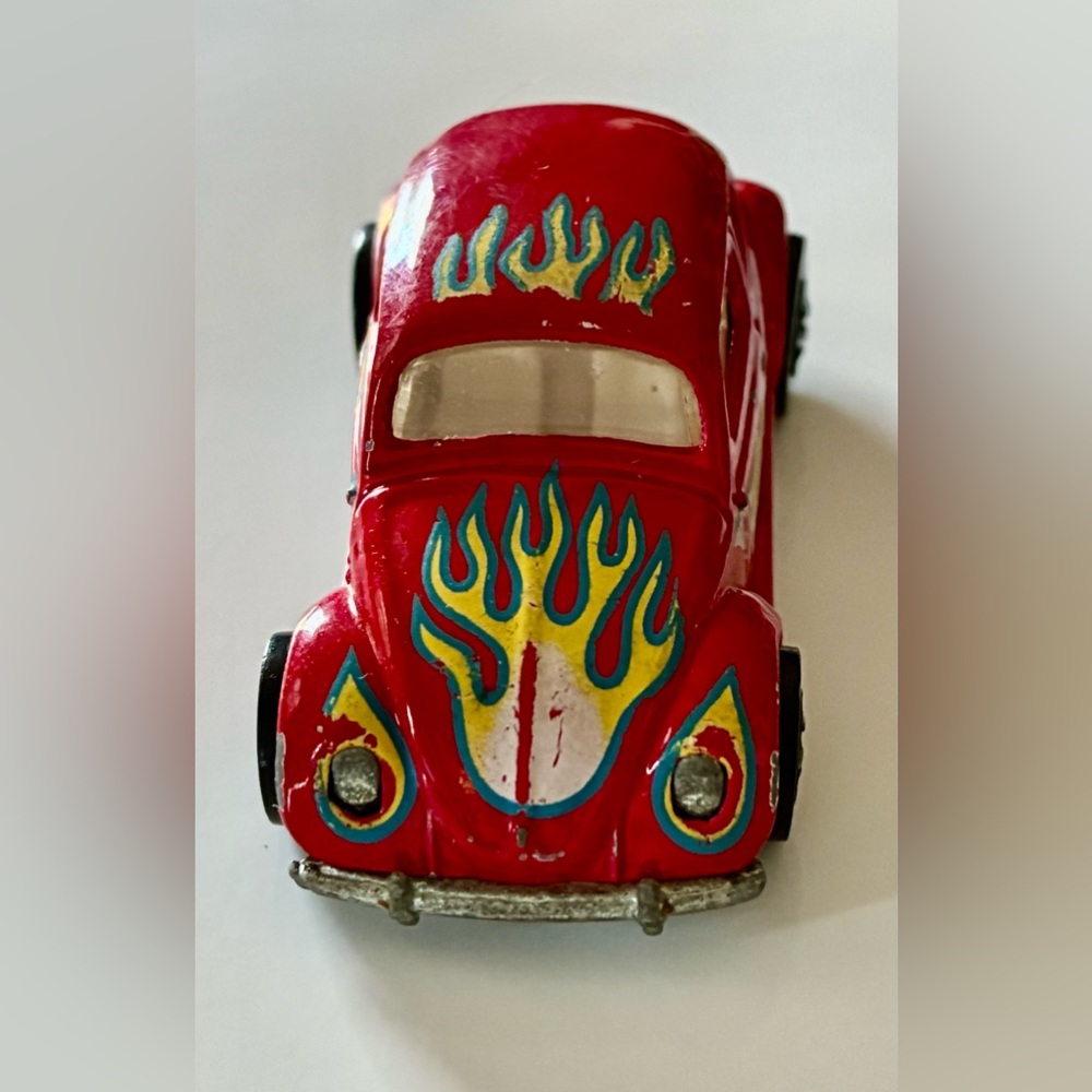 🔥 Hot Wheels 1988 Cherry Red Hot Rod VW Beetle with Flame Design Vintage